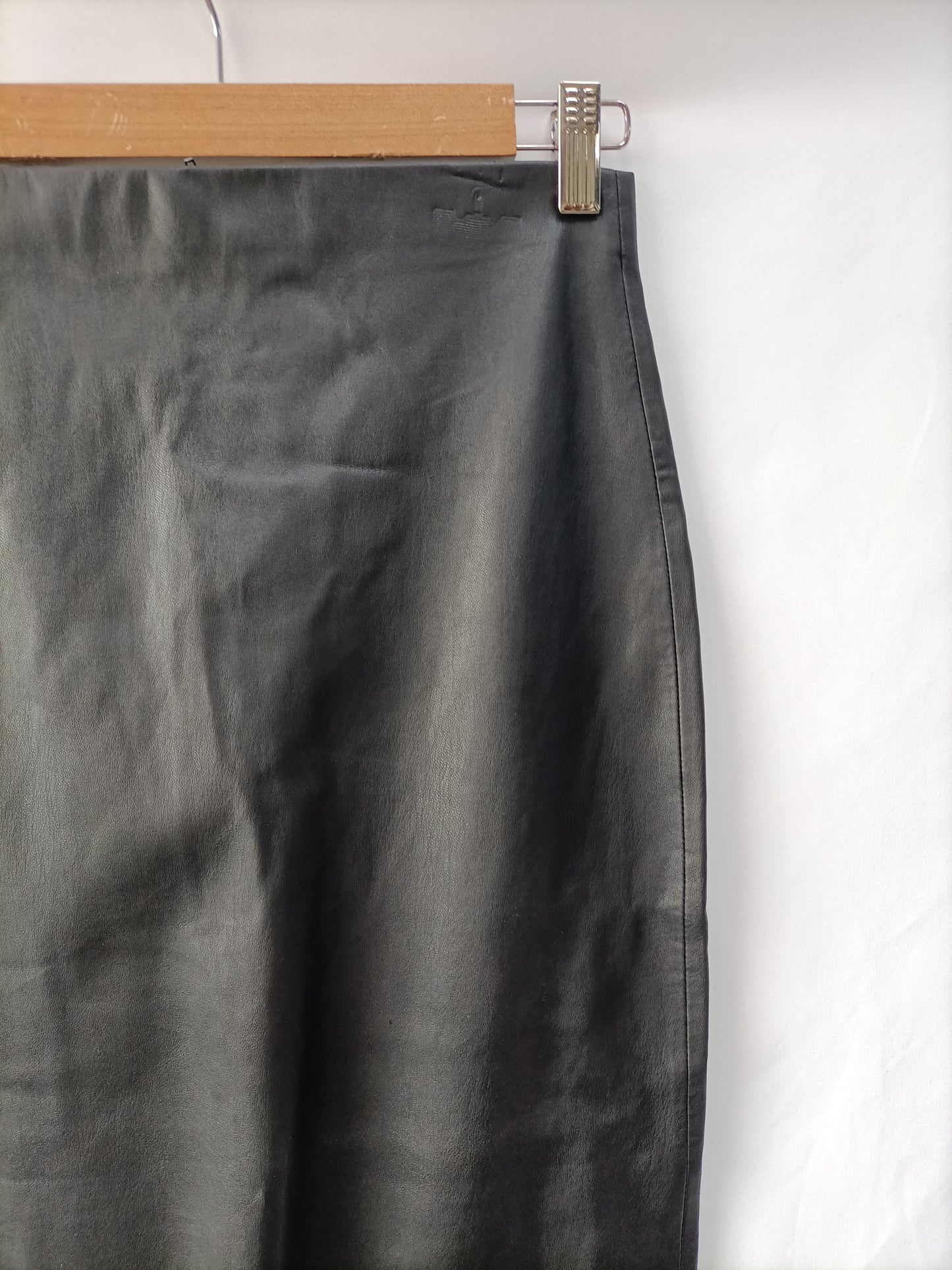 ZARA. TS faux leather midi skirt (tara)