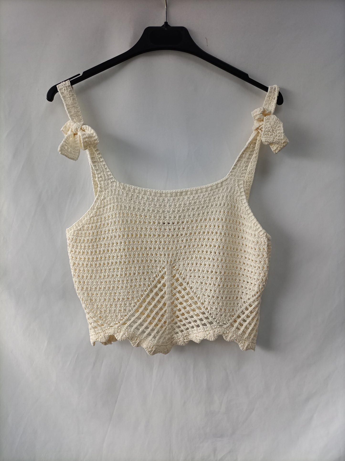 STRADIVARIUS.White crochet top TM