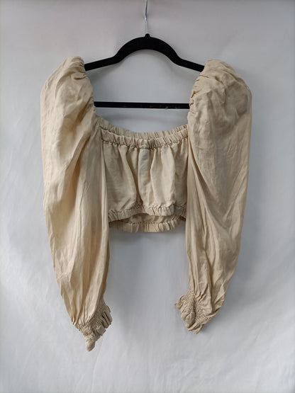 ZARA. Beige crop top with puffed sleeves TM