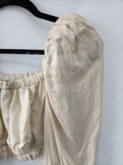 ZARA. Beige crop top with puffed sleeves TM
