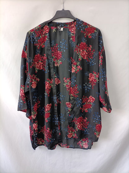 H&M. Kimono negro flores  T.s