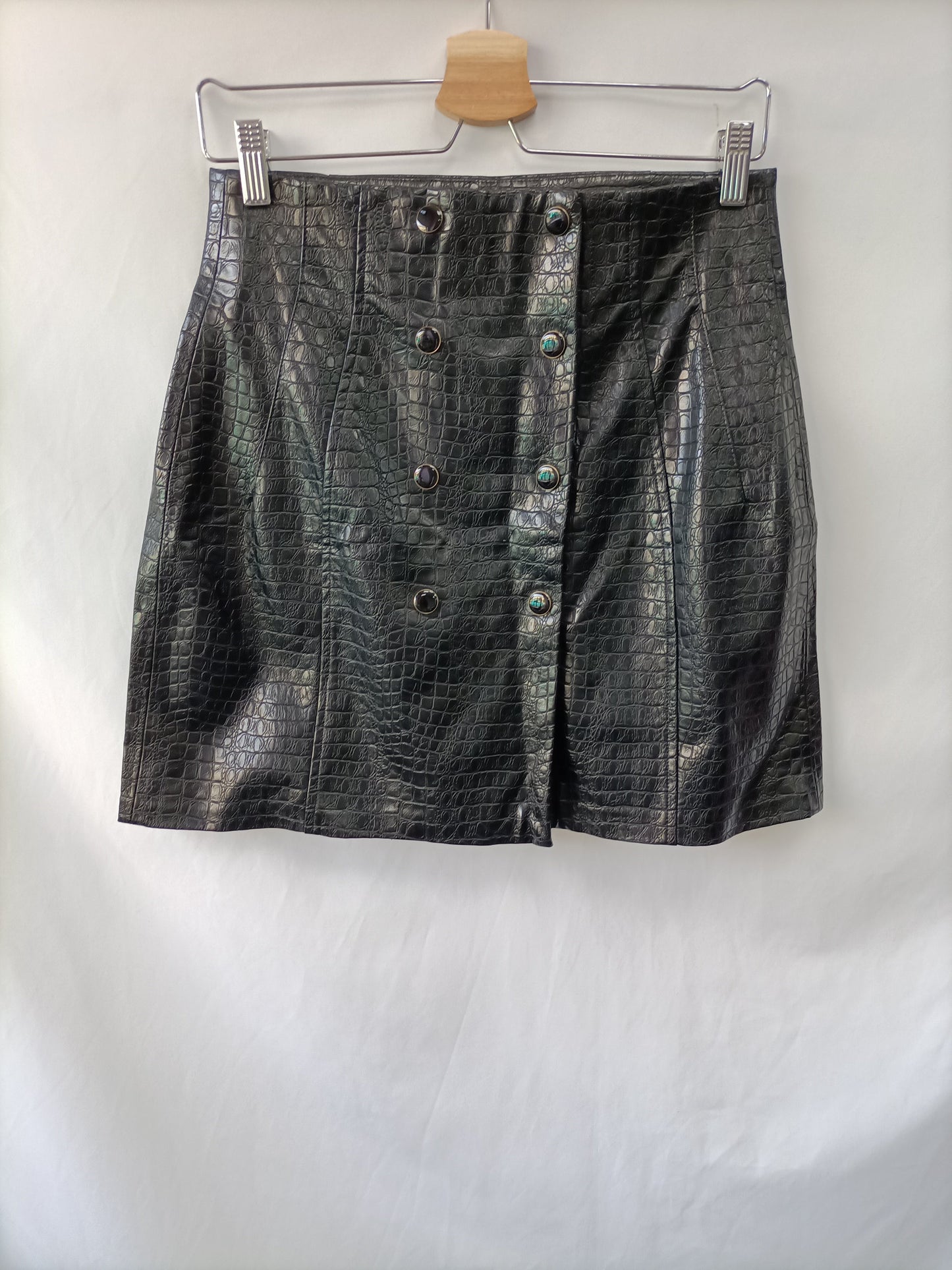 ZARA. Falda negra polipiel T.m