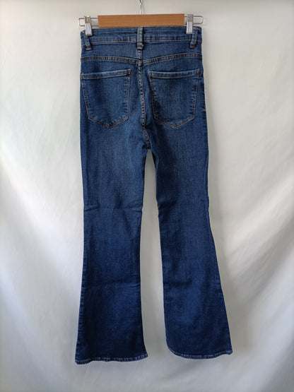 BERSHKA. Pantalón oscuro vaquero T.36