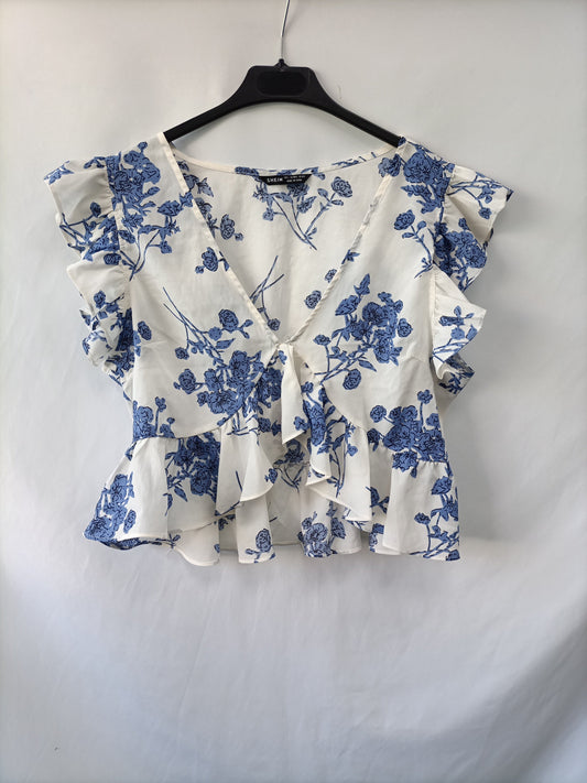 SHEIN. White floral top Tl
