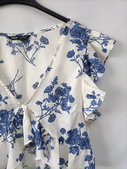 SHEIN. White floral top Tl
