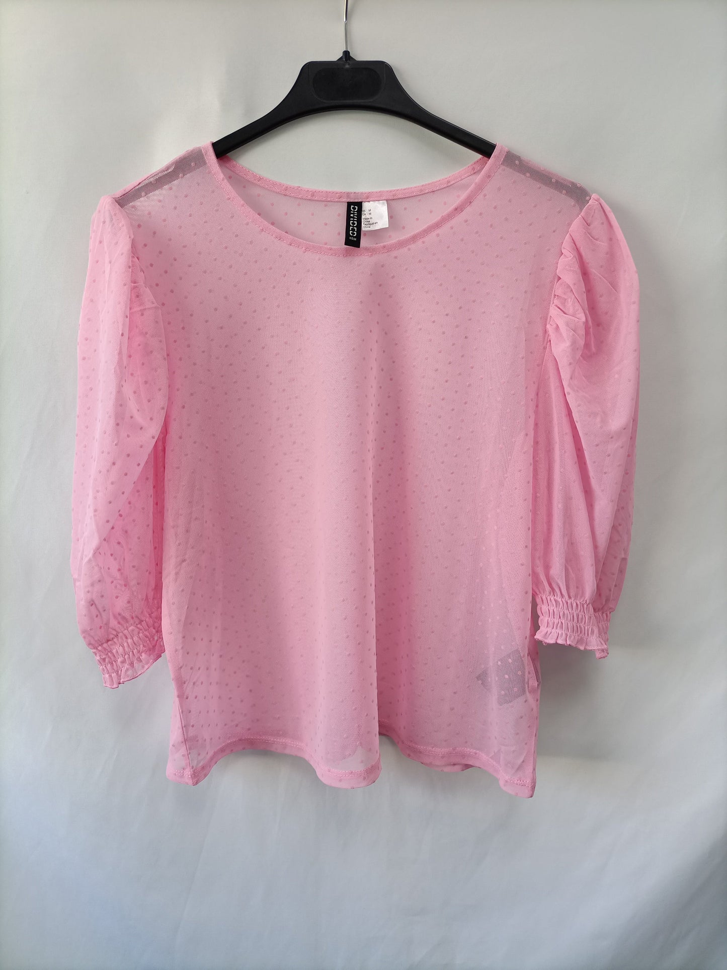 H&amp;M. Pink plumeti top Tm