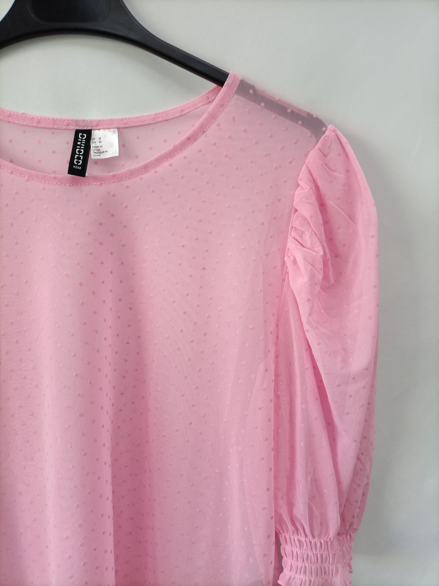 H&amp;M. Pink plumeti top Tm