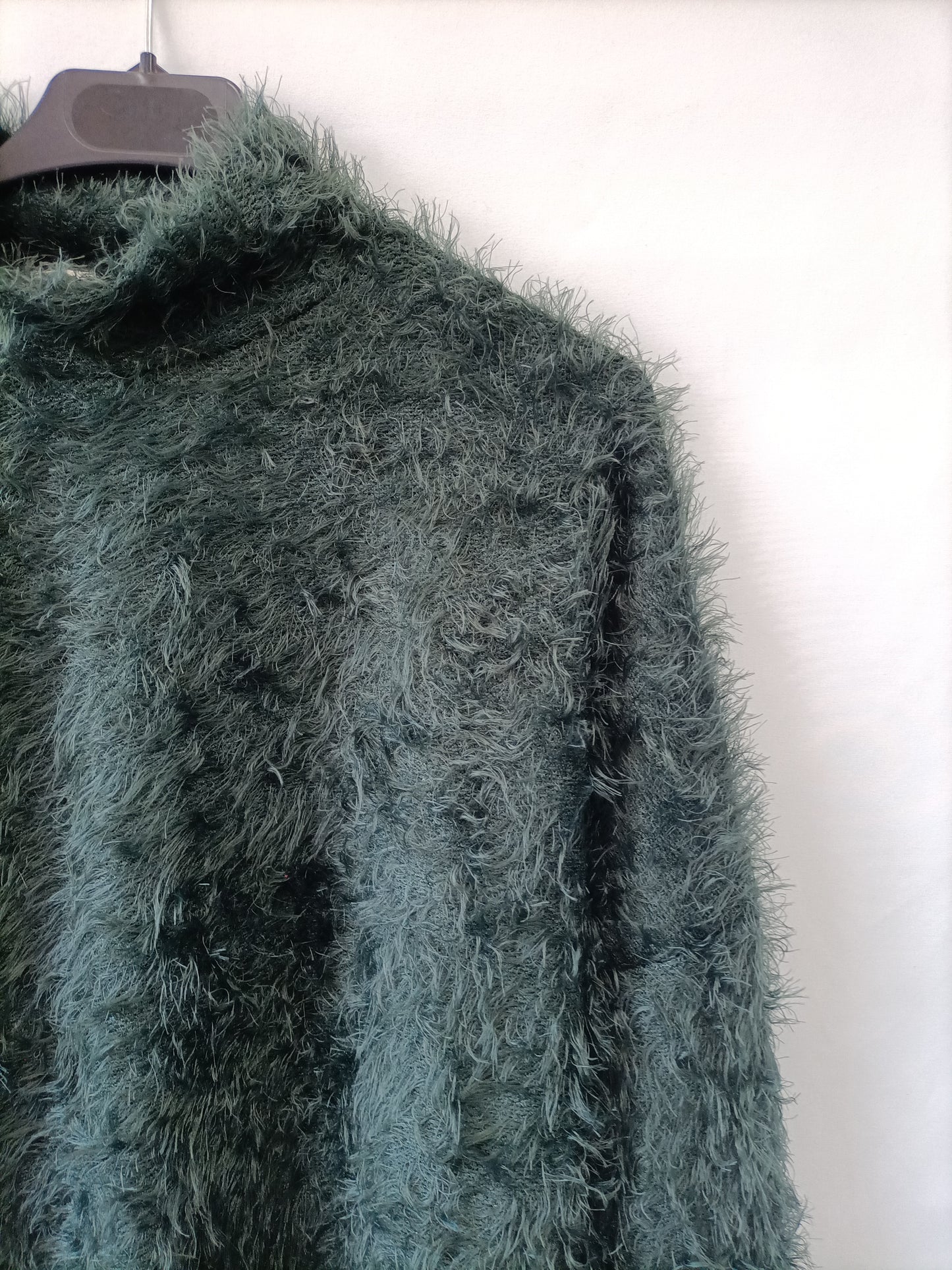 MANGO. Jersey verde pelito T.m