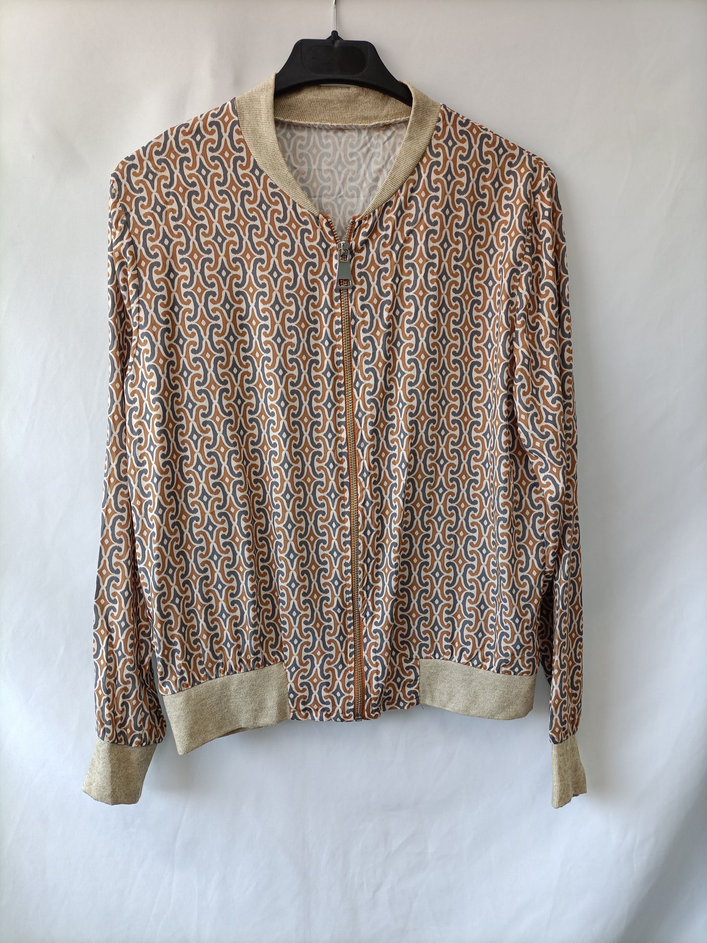 OTRAS. Bomber finita estampada T.u(s)