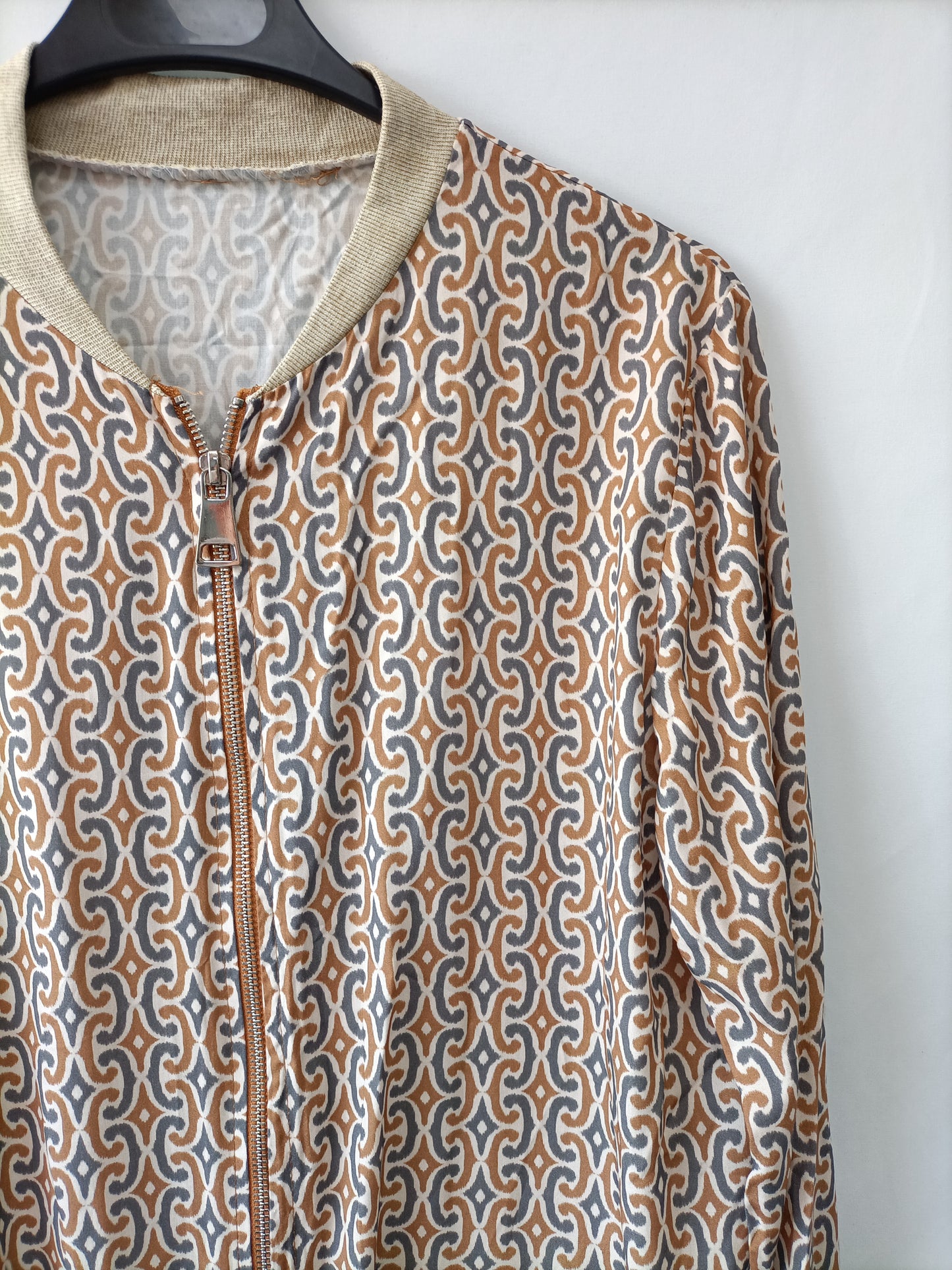 OTRAS. Bomber finita estampada T.u(s)