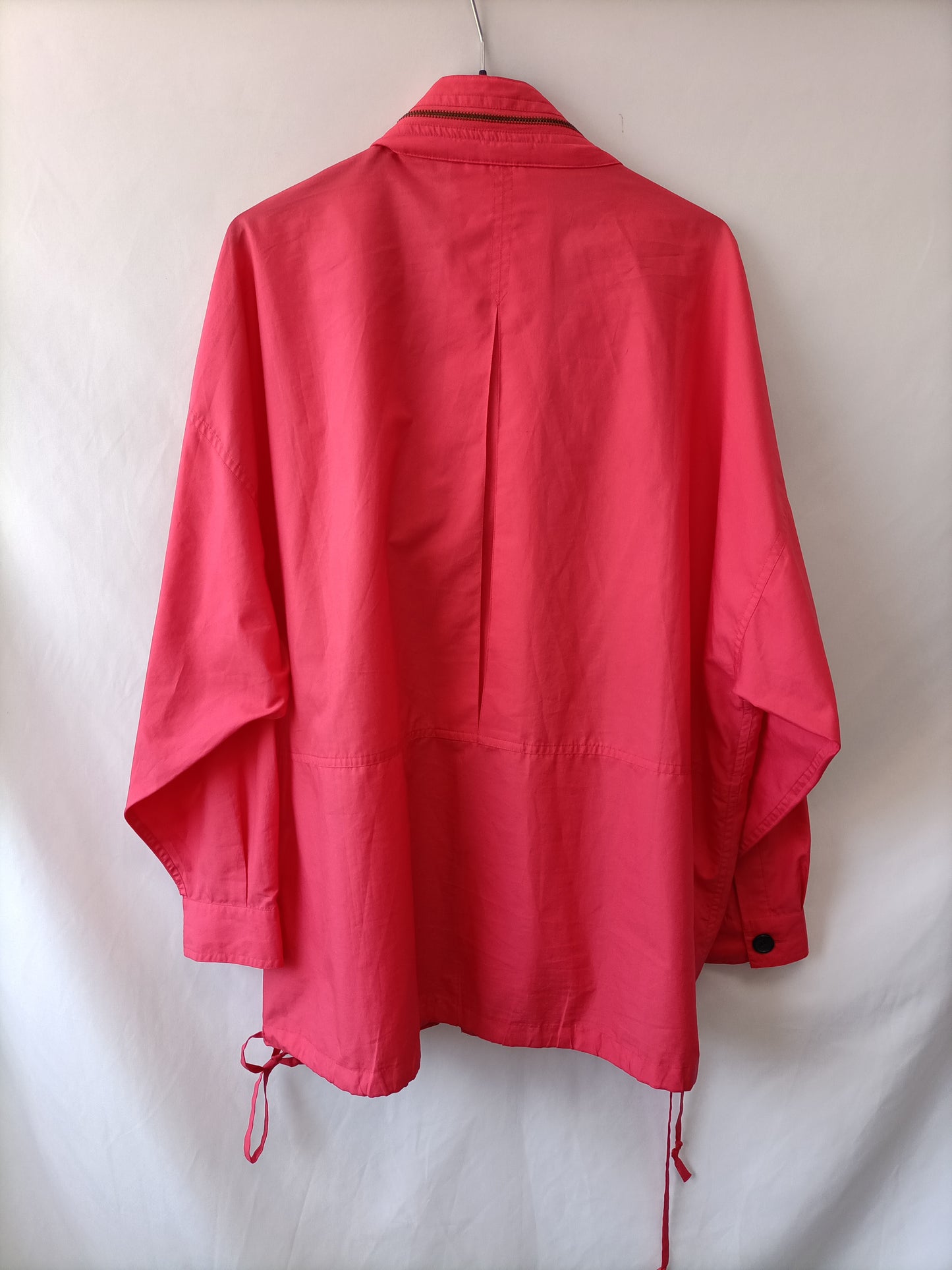 SPORTWEAR. Corta viento rojo T.38