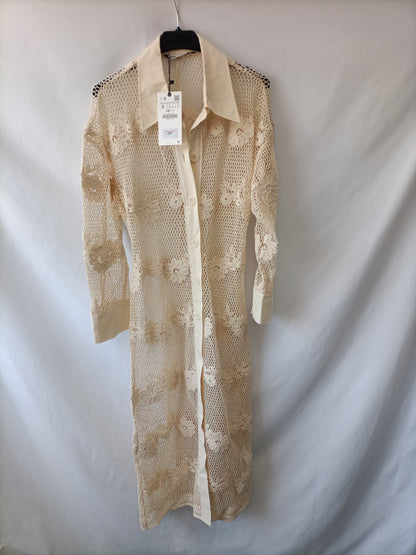 ZARA. Sobrecamisa/vestido croché T.s
