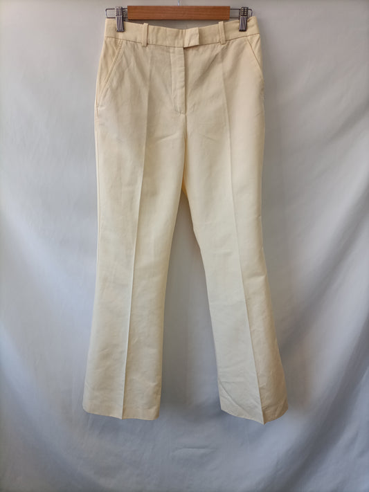 ZARA. Pantalón beige de vestir T.s