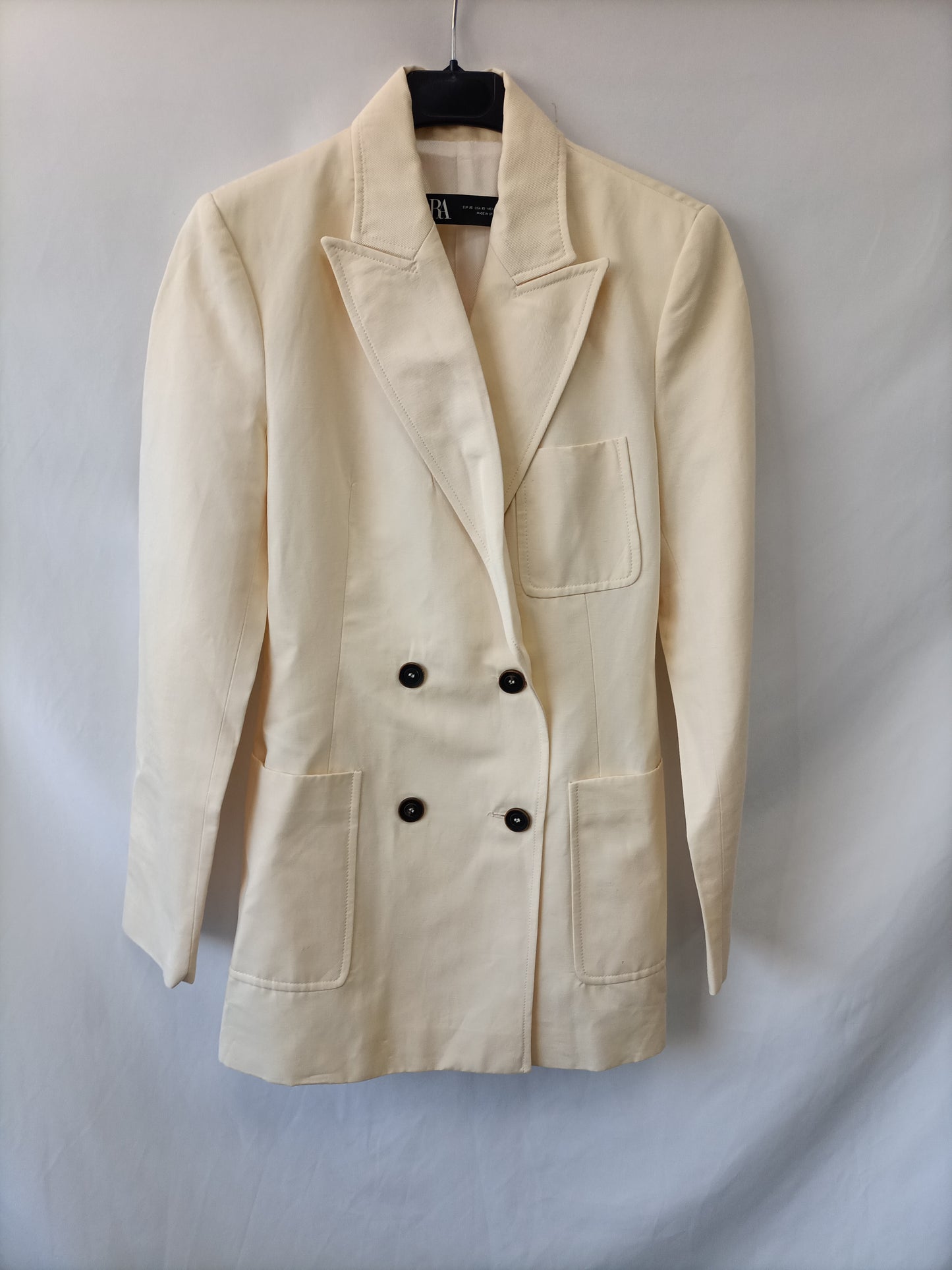 ZARA. Blazer beige de vestir T.xs