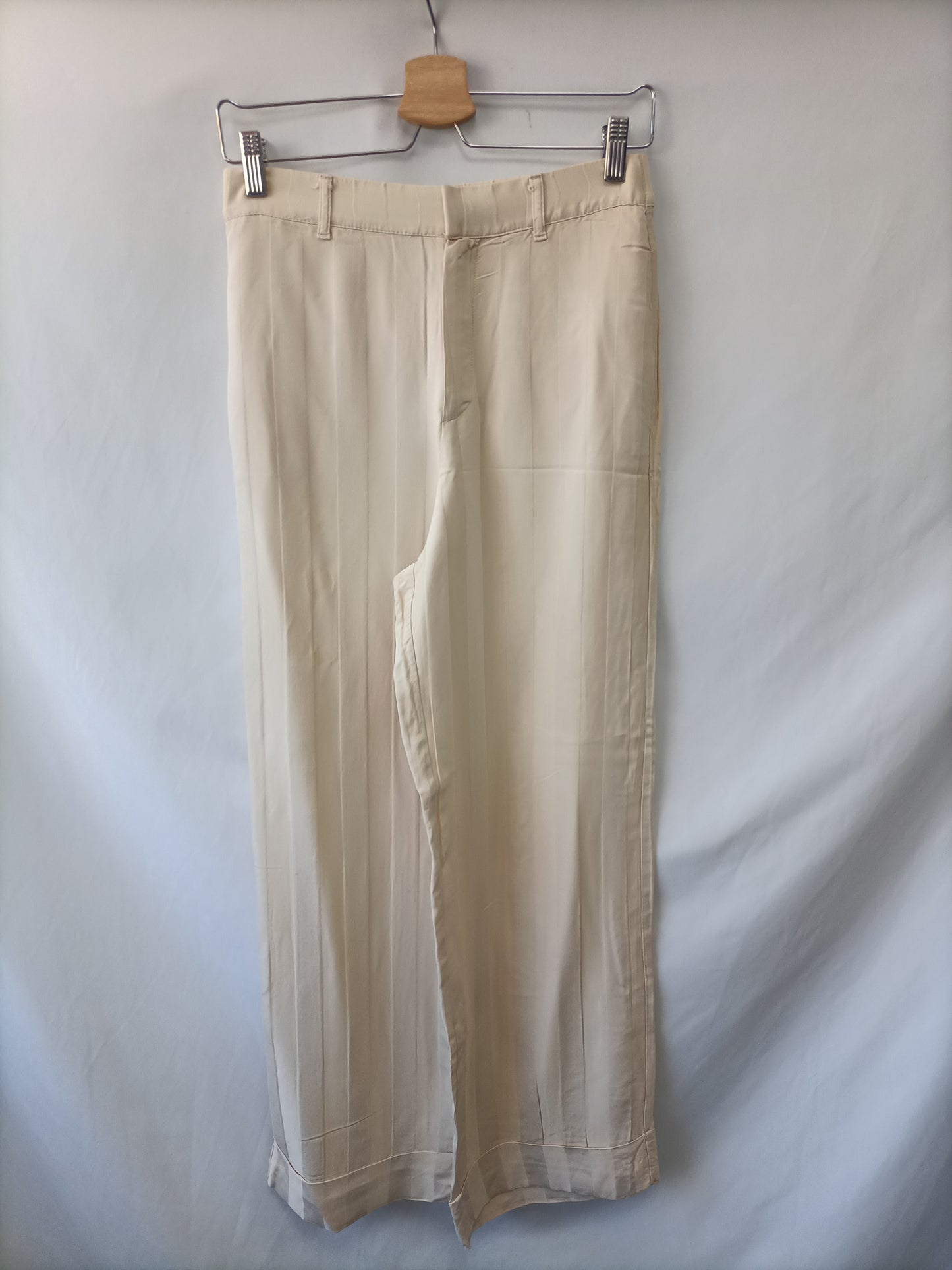 ZARA. Pantalón fluido beige T.m