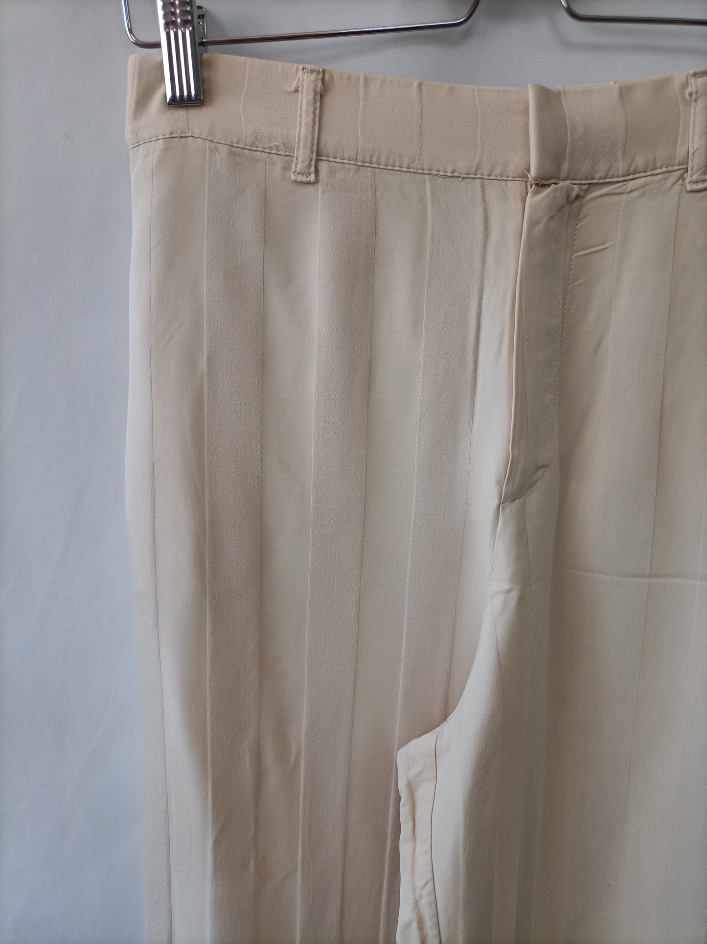ZARA. Pantalón fluido beige T.m