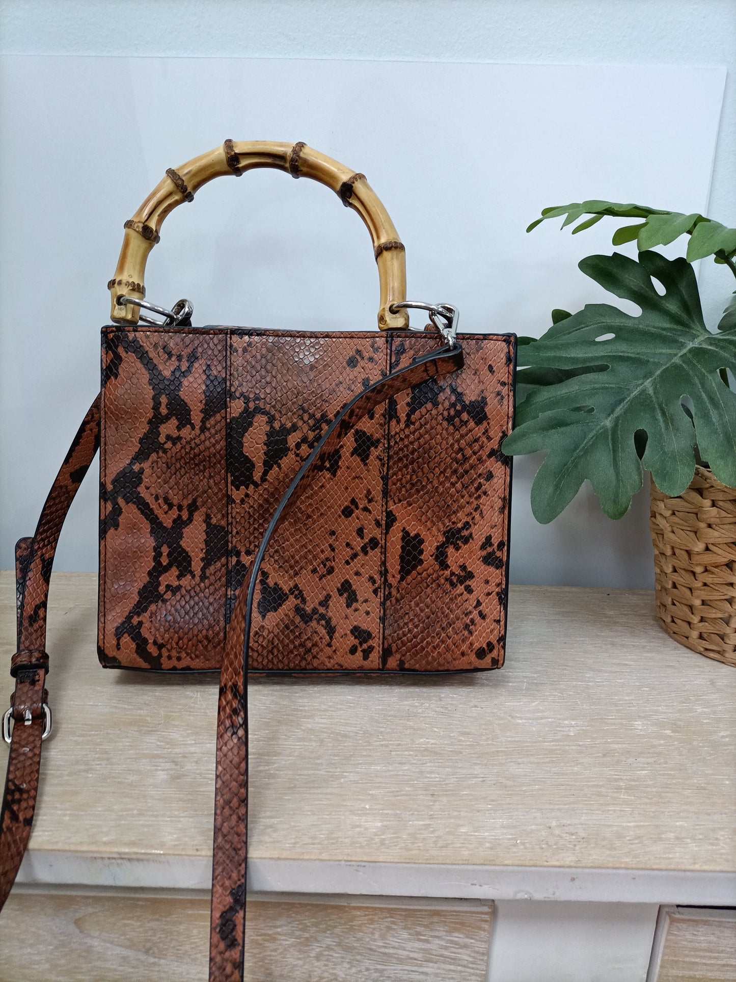 ZARA. Bolso animal print