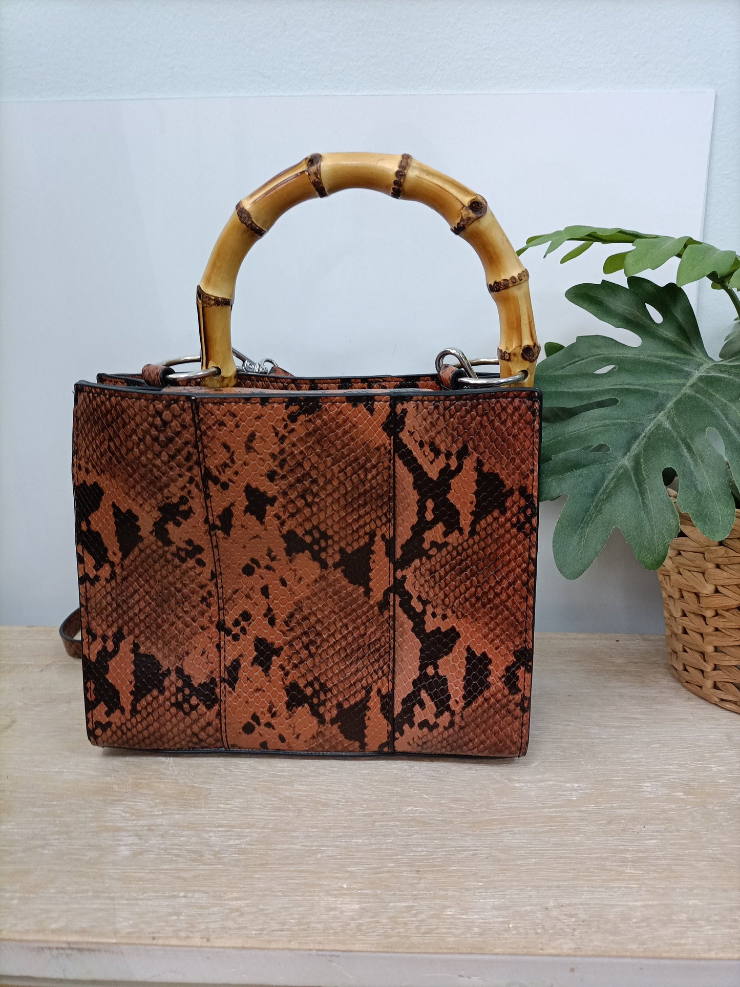 ZARA. Bolso animal print