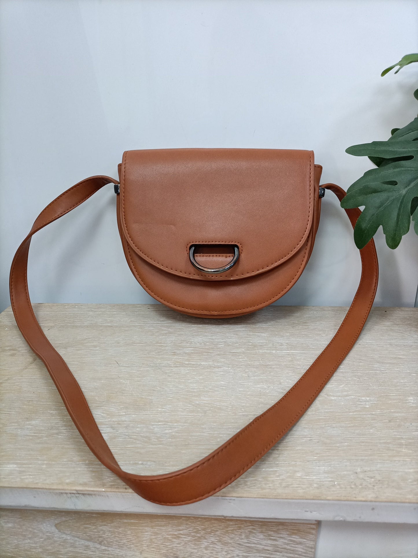 MANGO. Bolso Camel bandolera