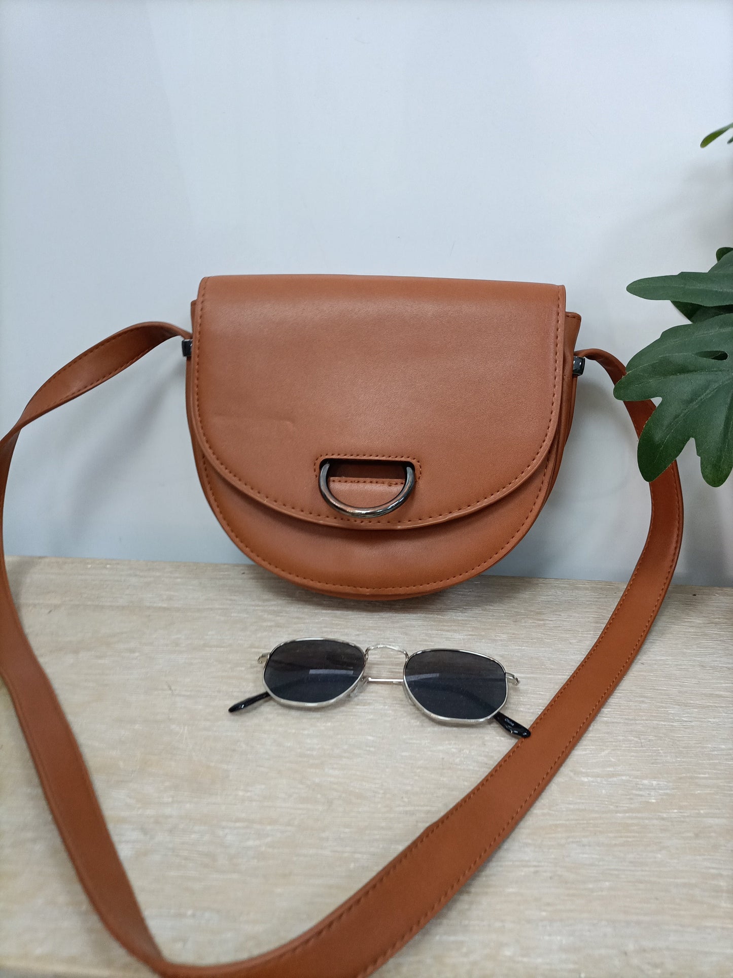 MANGO. Bolso Camel bandolera