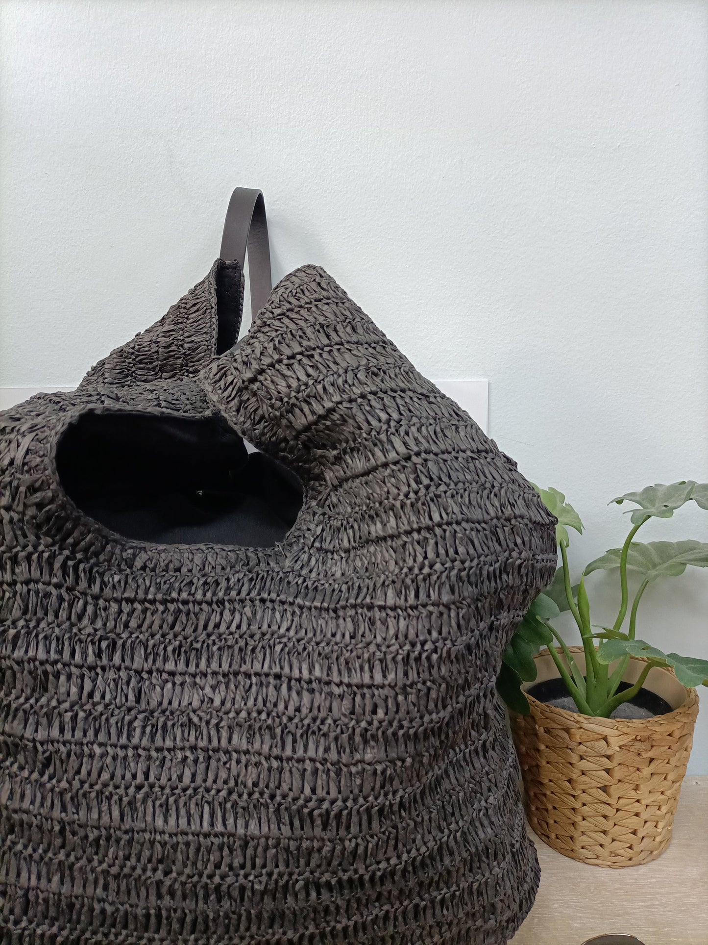 COS. Maxi bolso negro