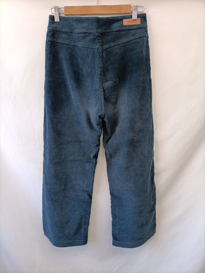 INDI&COLD. Pantalón de pana T.36