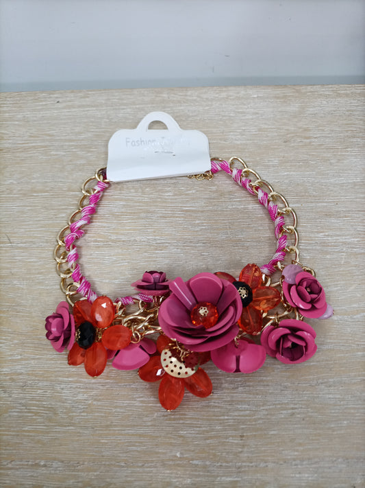 OTHERS. Flower necklace
