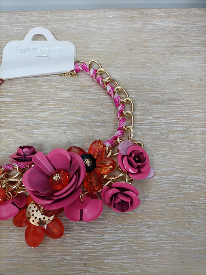 OTHERS. Flower necklace