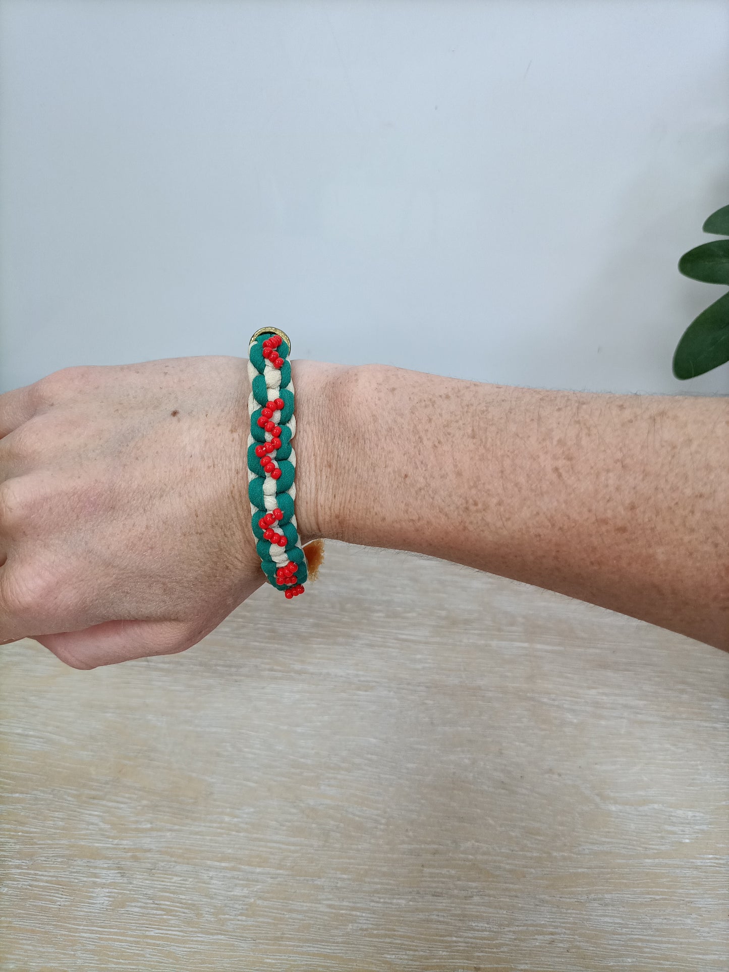 OTHERS. Beaded bracelet