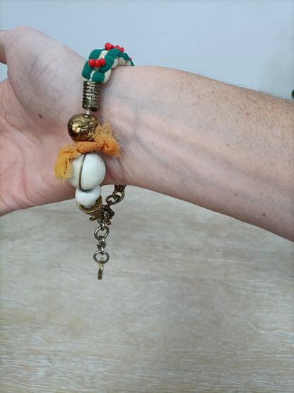 OTHERS. Beaded bracelet