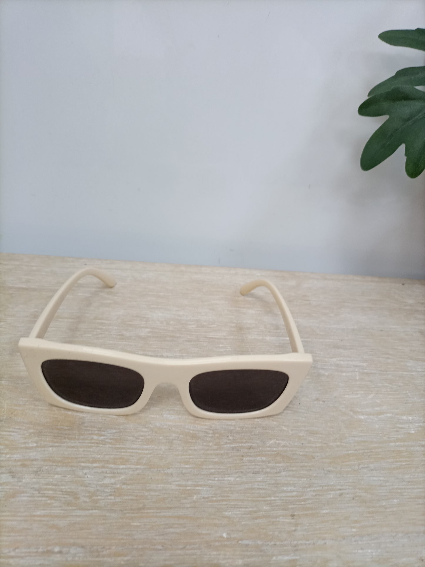 ZARA. Gafas de sol beige