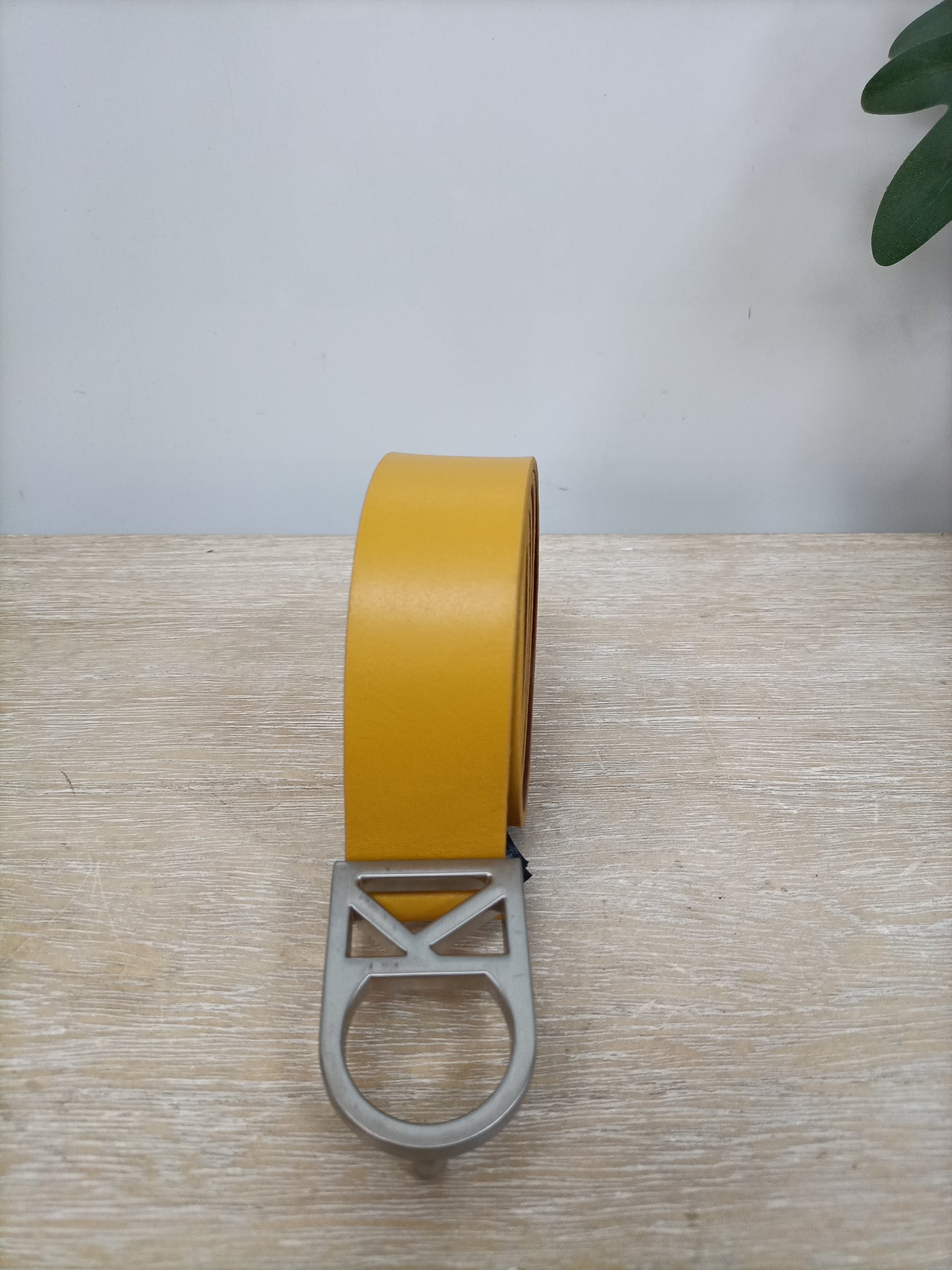 CALVIN KLEIN. Mustard belt