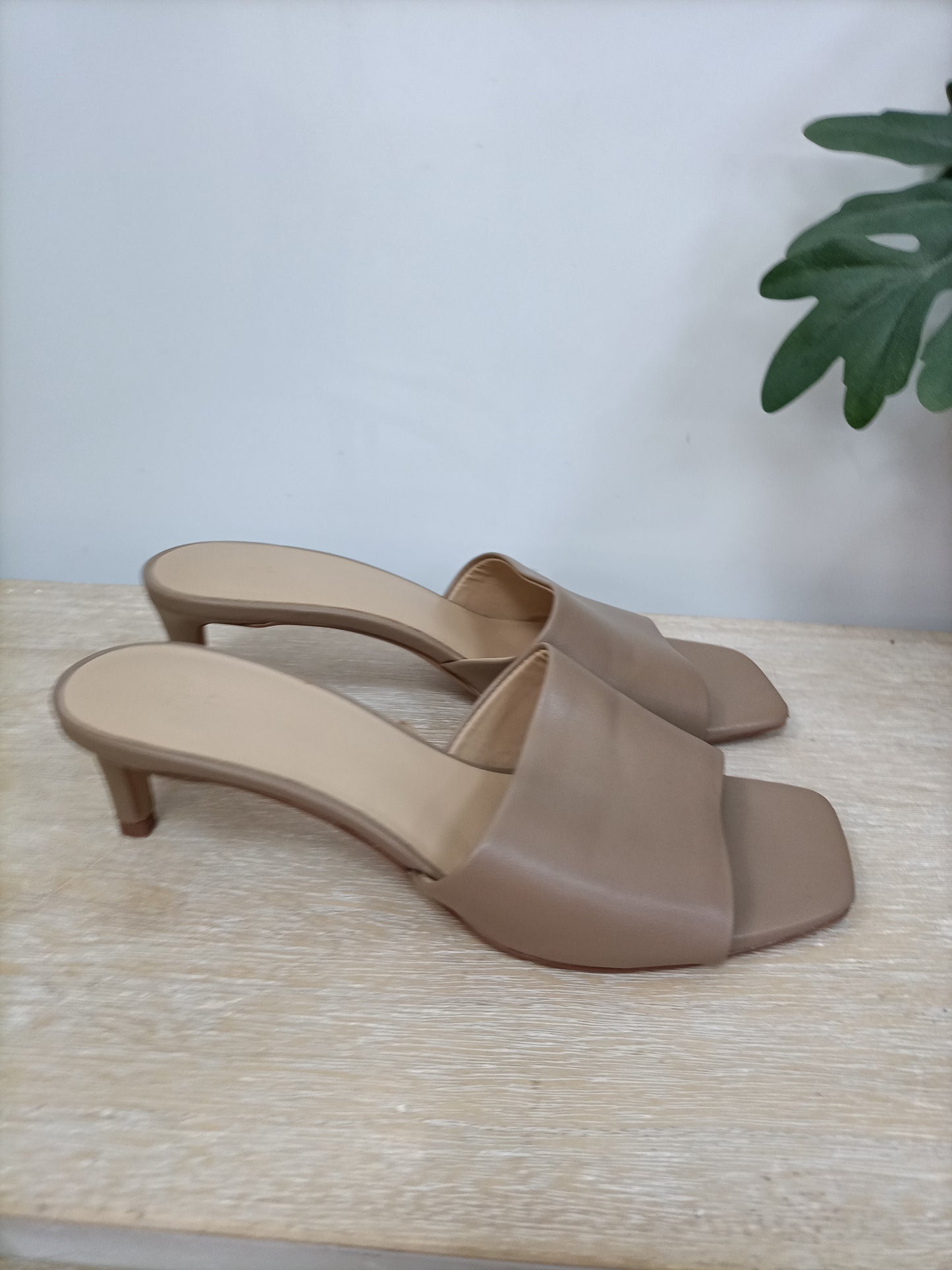H&M. Sandalias marrón T.37