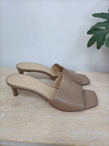 H&M. Sandalias marrón T.37
