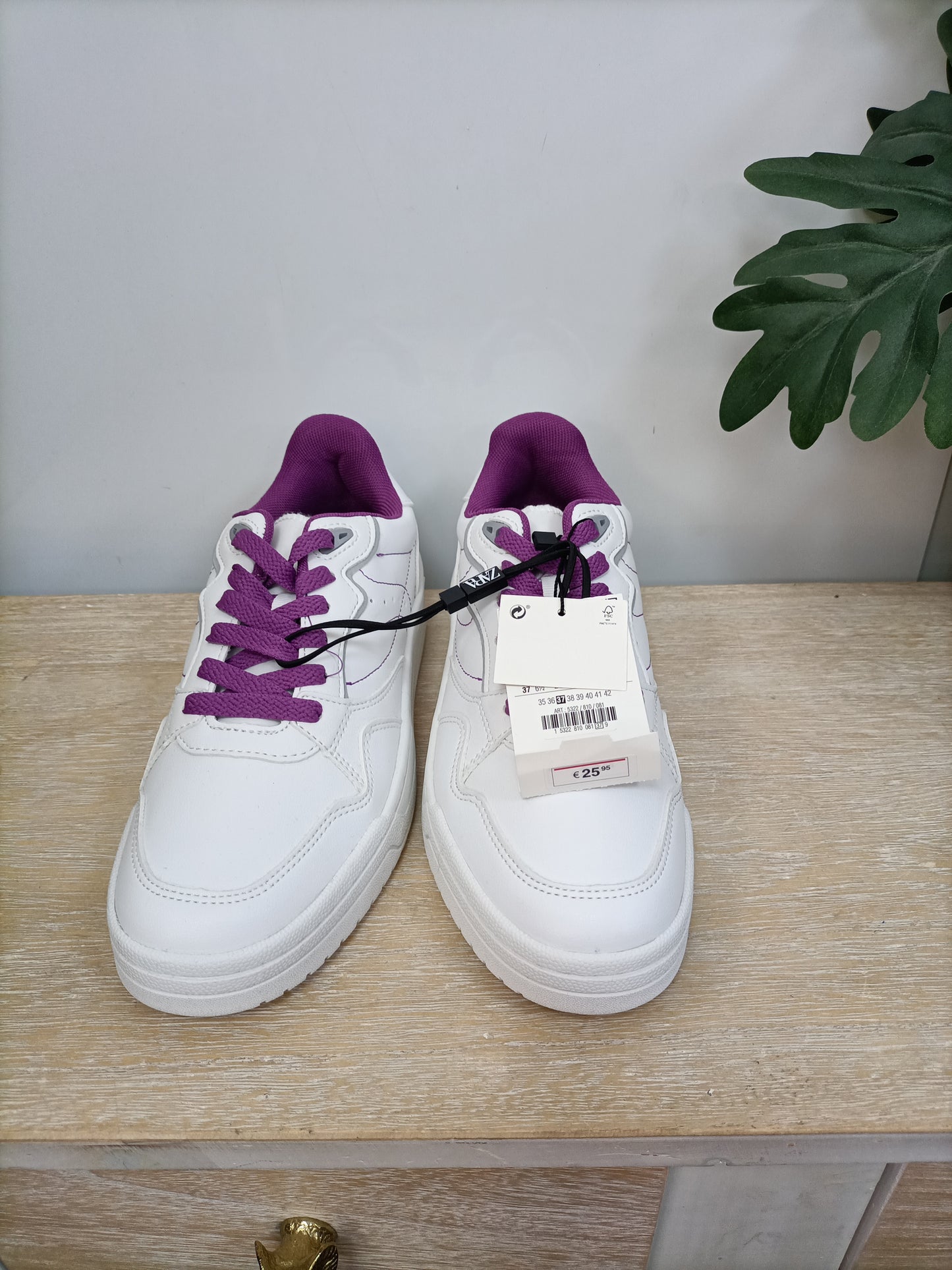 ZARA. Zapatillas blancas T.37