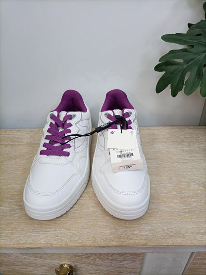 ZARA. Zapatillas blancas T.37