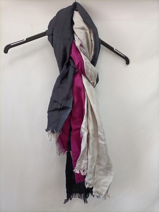 GLORIA ORTIZ. Colorful scarf