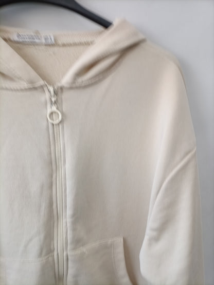STRADIVARIUS. Sudadera beige fina T.m