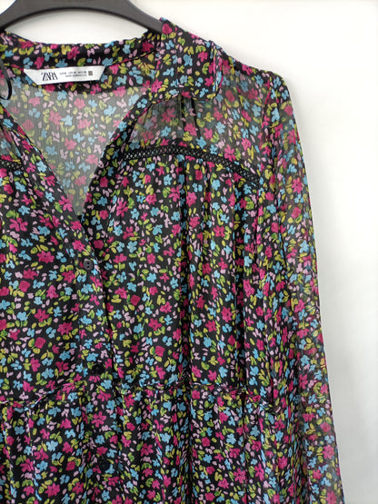 ZARA. Vestido corto flores T.m