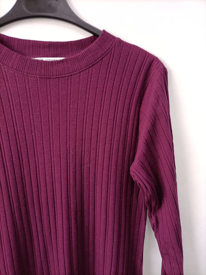 ZARA. Vestido canalé burdeos T.m