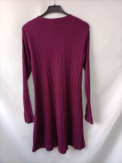 ZARA. Vestido canalé burdeos T.m