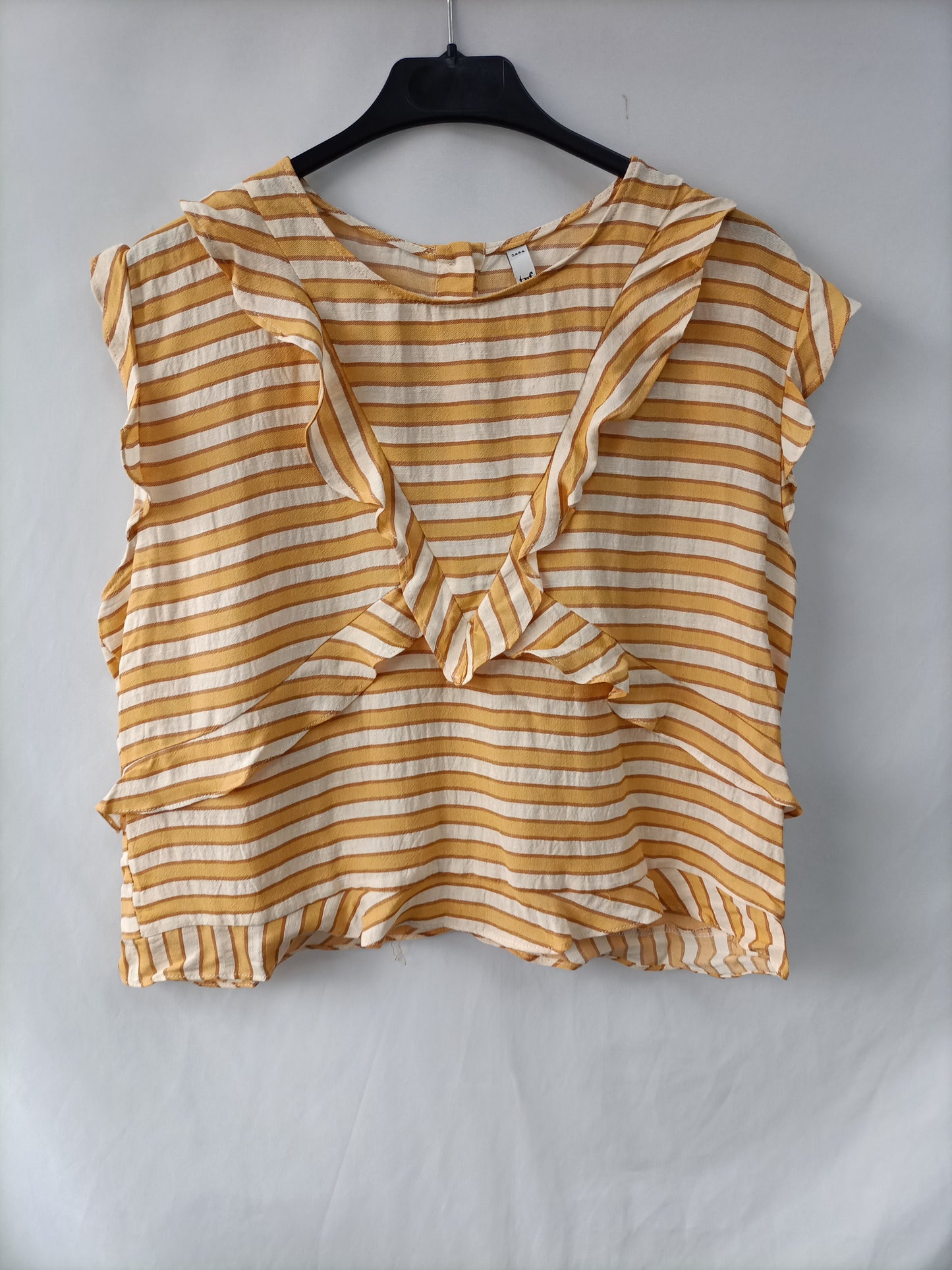 ZARA. Top rayas y volantes T.xl