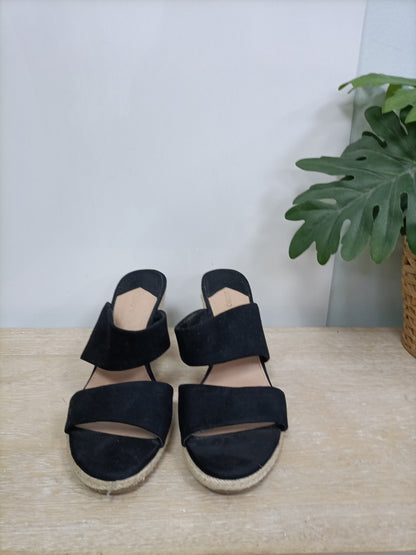 OYSHO. Cuñas negras T.38