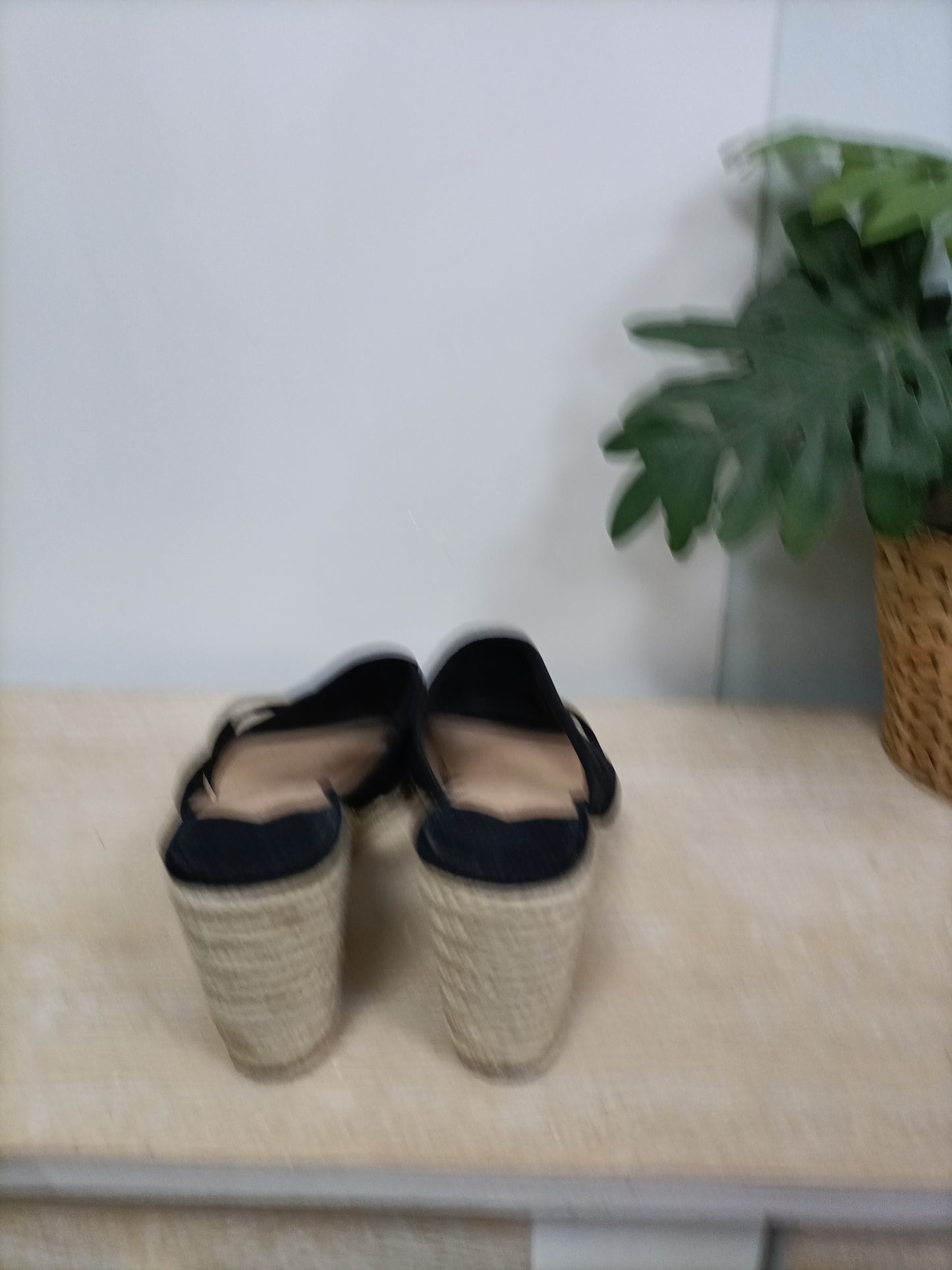 OYSHO. Cuñas negras T.38