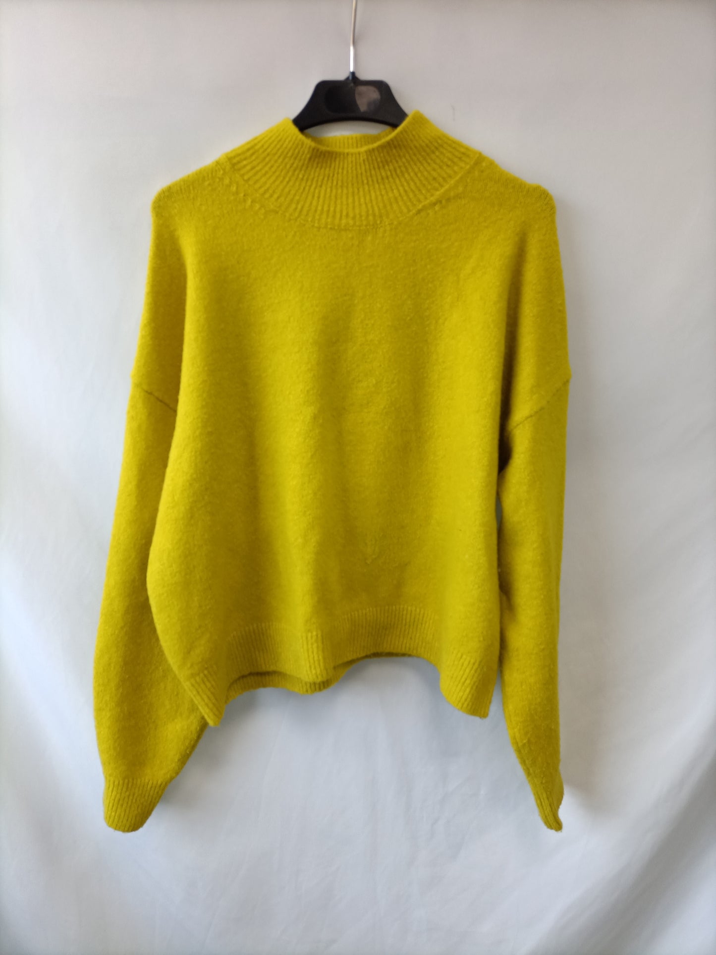H&M. Jersey amarillo perkins T.m