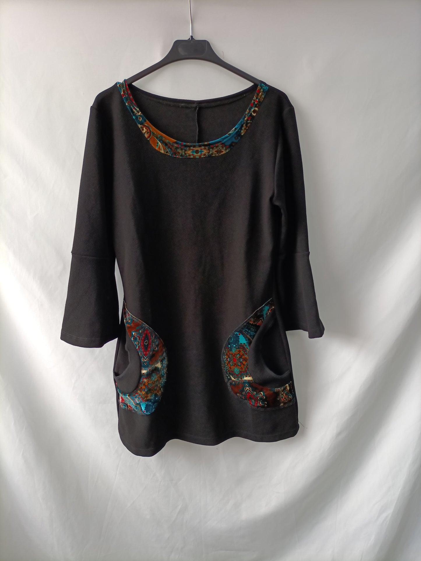 OTRAS. Vestido negro elástico T.l