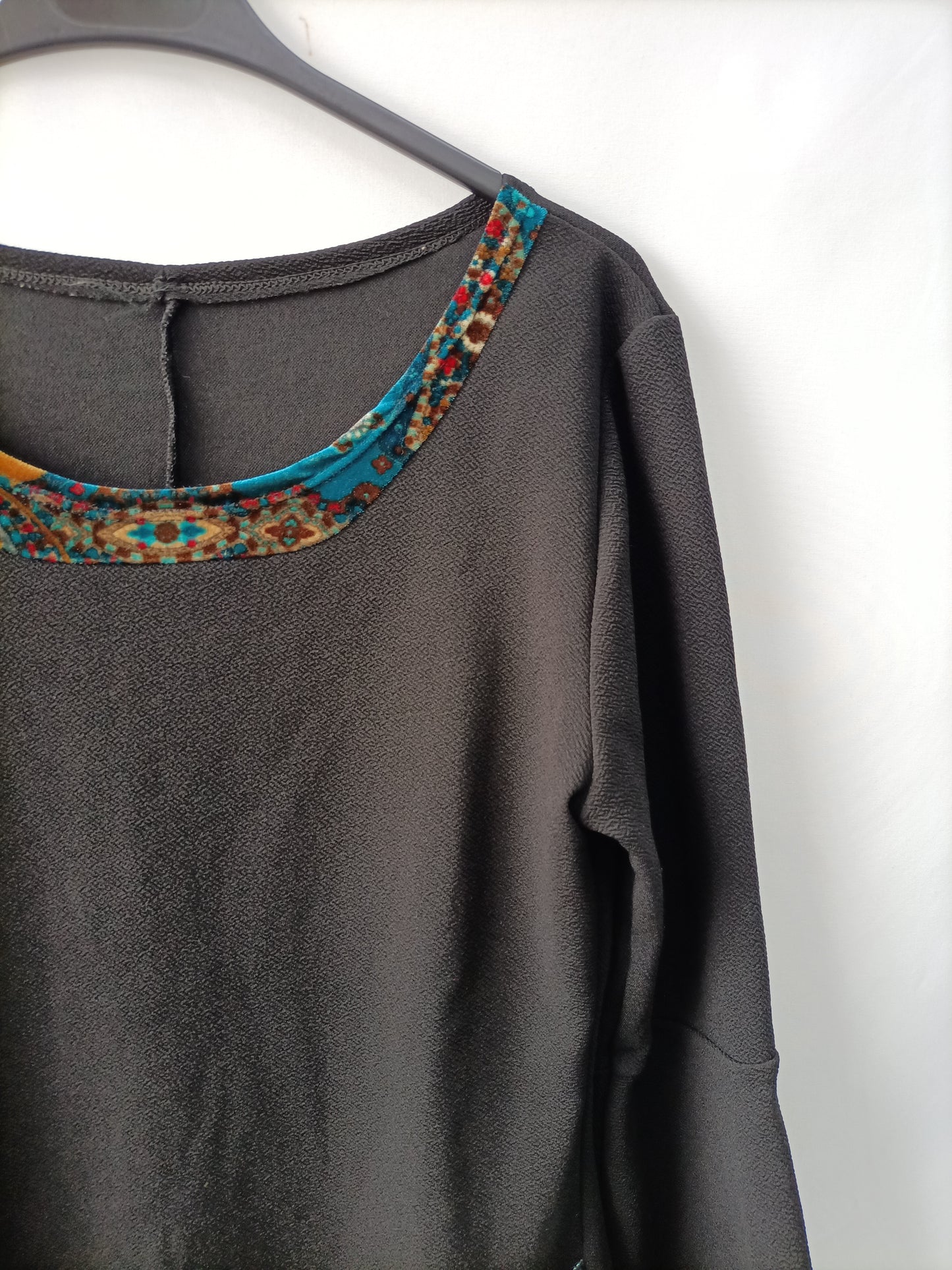 OTRAS. Vestido negro elástico T.l