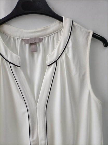 H&M. Blusa blanca fluida T.s
