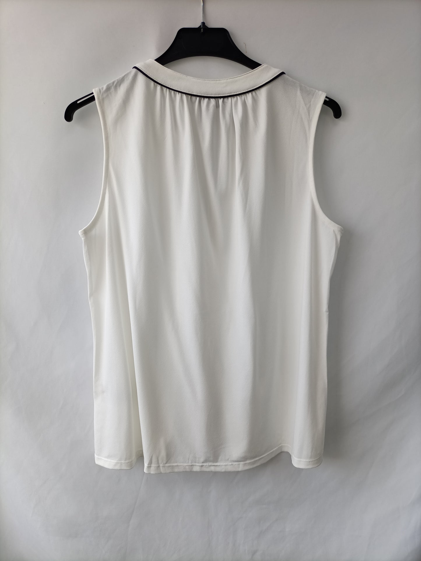 H&M. Blusa blanca fluida T.s