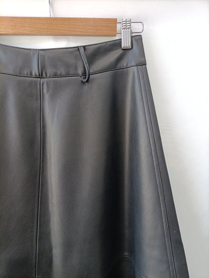 ZARA.Falda midi polipiel T.XS